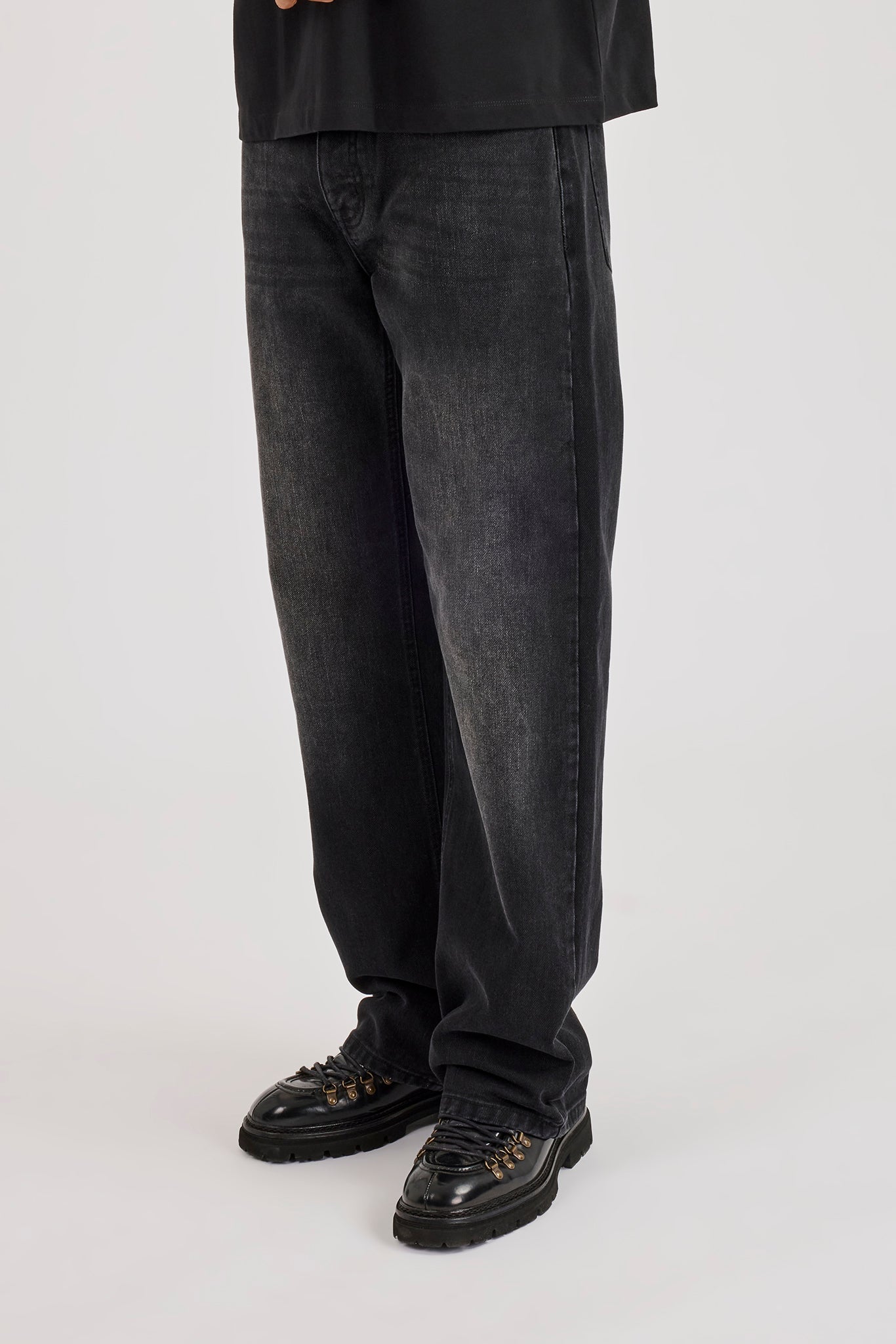 Mens Relaxed Jean - Washed Black