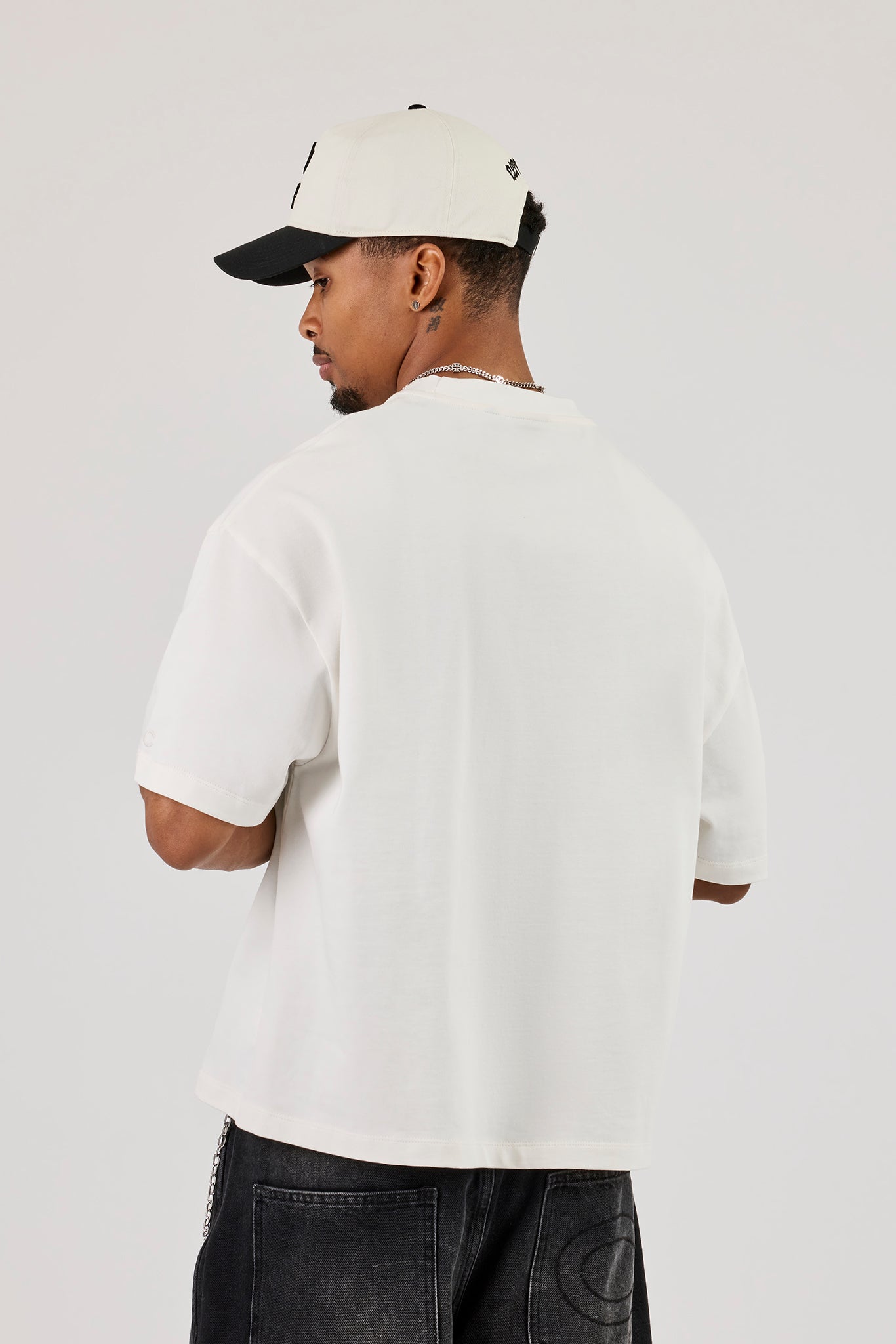 Short Sleeve Boxy Cernucci 2017 Graphic T-Shirt - Off White
