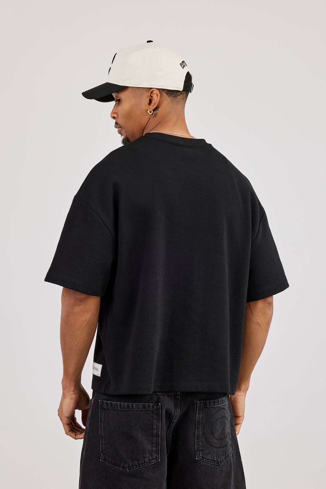 Kastenförmiges T-Shirt mit Waffelmuster – Schwarz