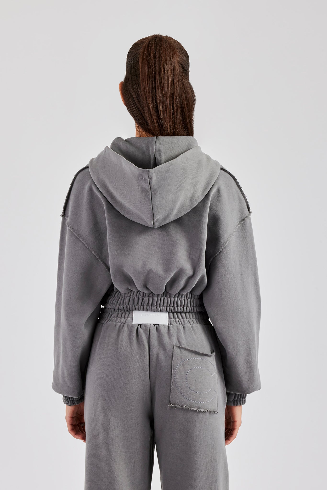 Kurzer Hoodie mit sichtbaren Nähten und durchgehendem Reißverschluss - Anthrazit