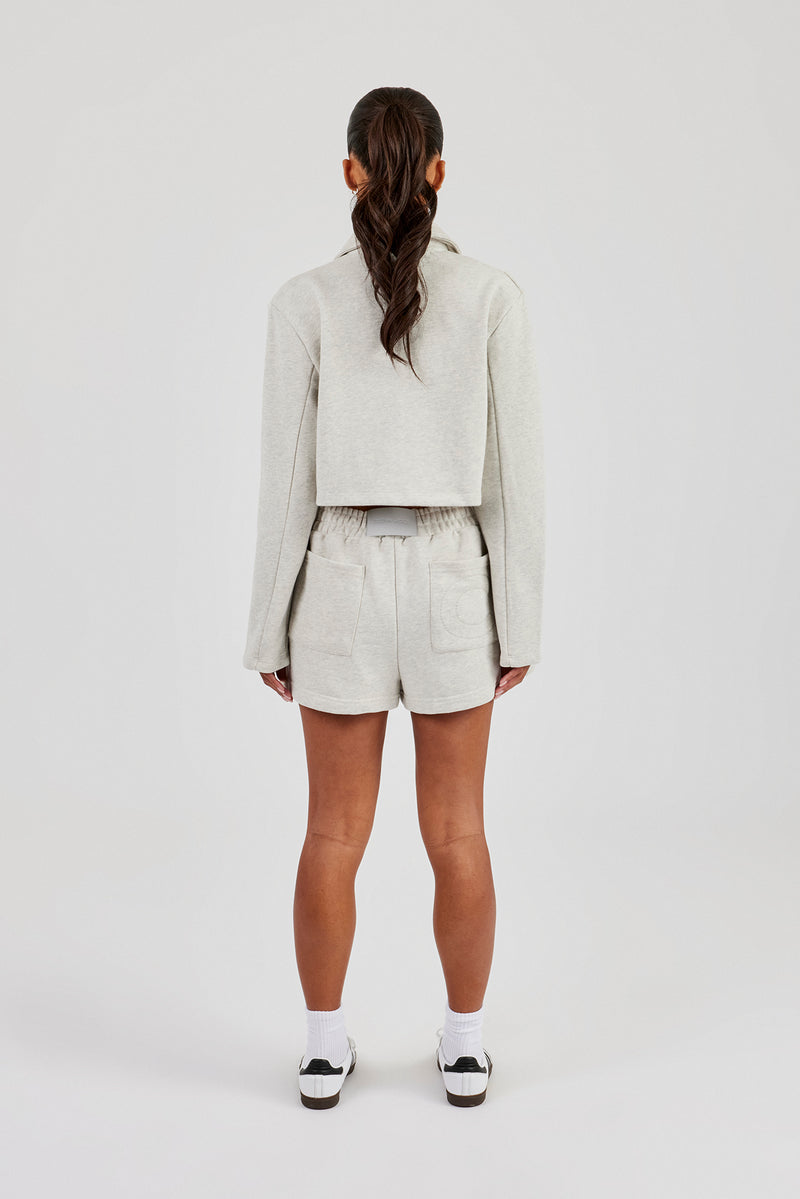 Maßgeschneiderte Harrington-Jacke und bestickte Shorts – Aschgrau