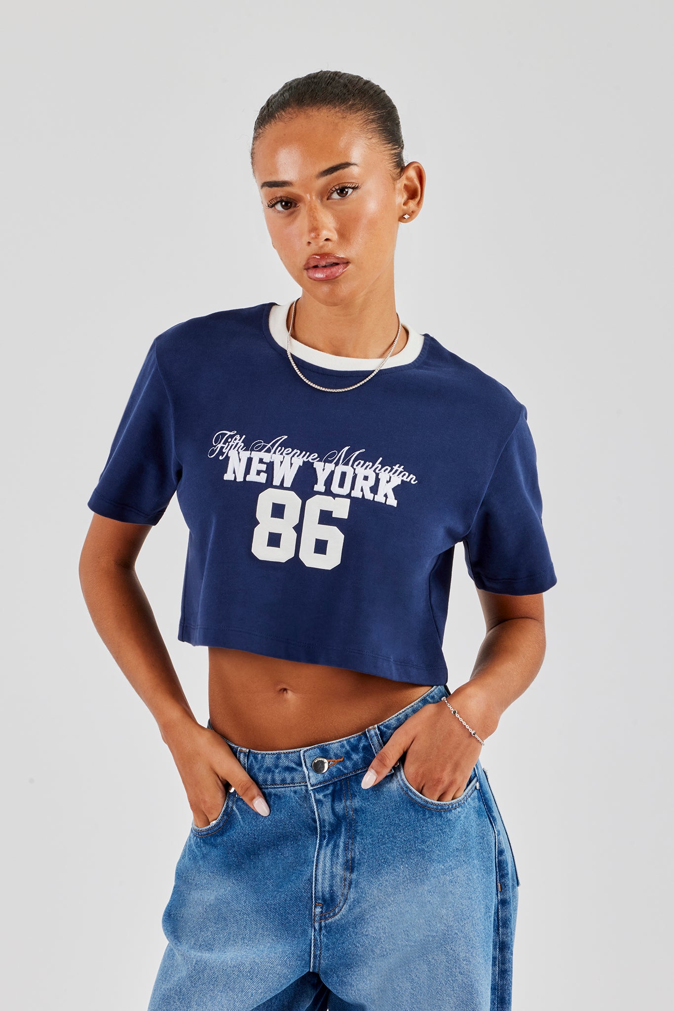 New York Kontrast-Kurz-T-Shirt - Marineblau