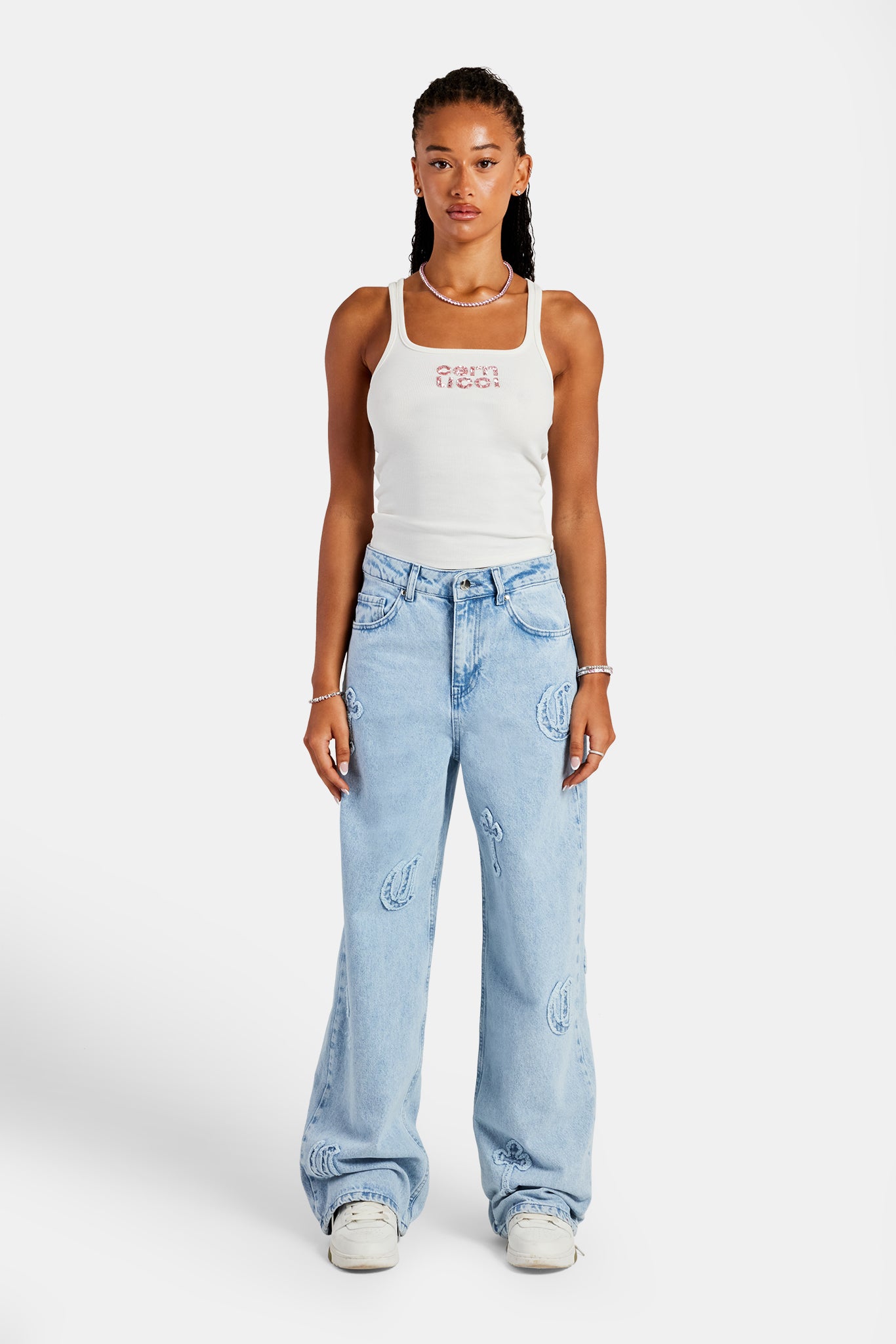 Damen Baggy-Jeans mit Raw Edge-Applikation und Cross-Design – Eisblau