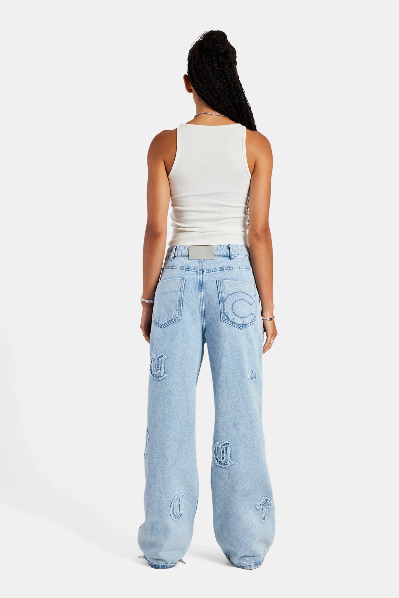 Damen Baggy-Jeans mit Raw Edge-Applikation und Cross-Design – Eisblau