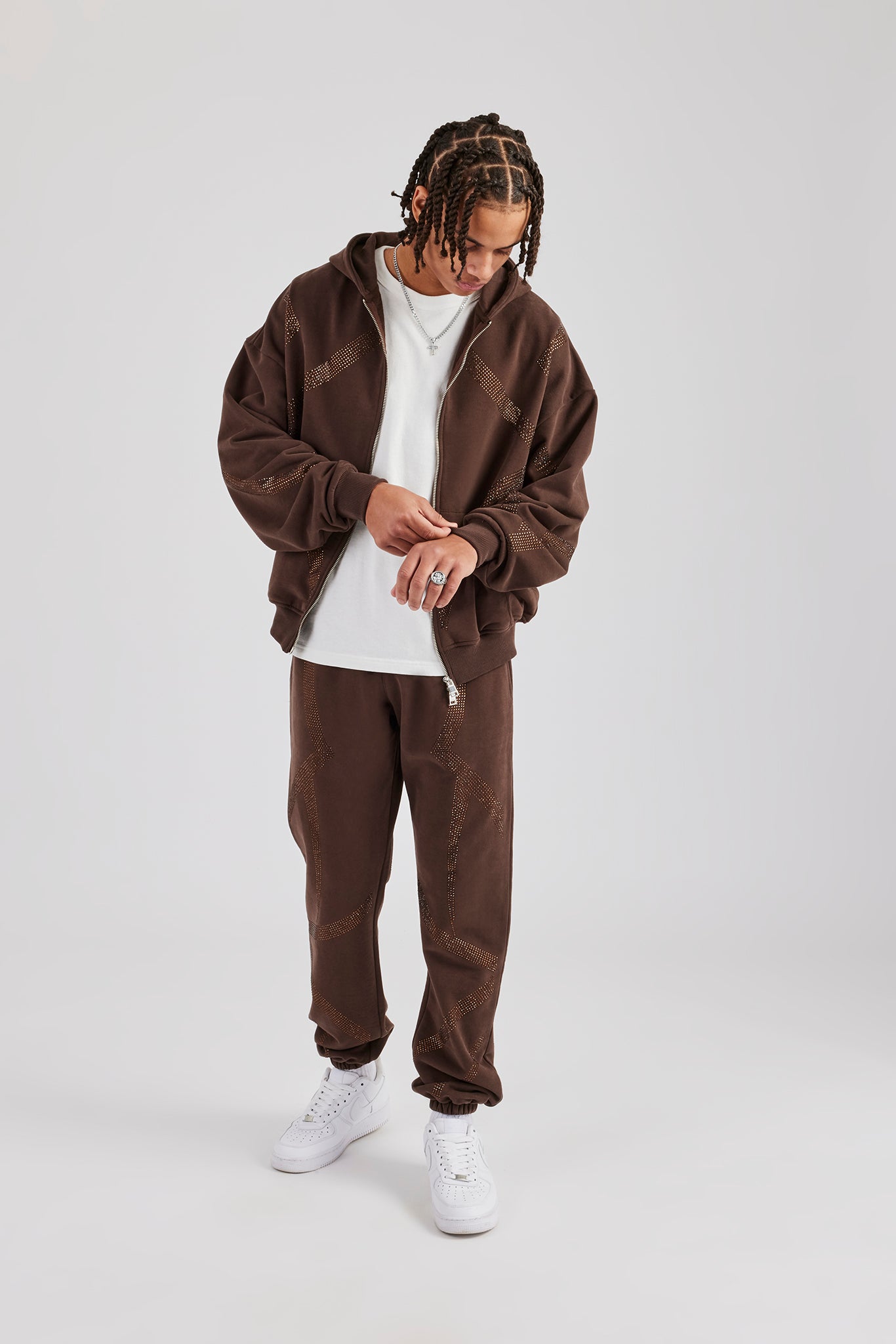 Trainingsanzug mit durchgehendem Reißverschluss und Strass-Kreuz - Braun