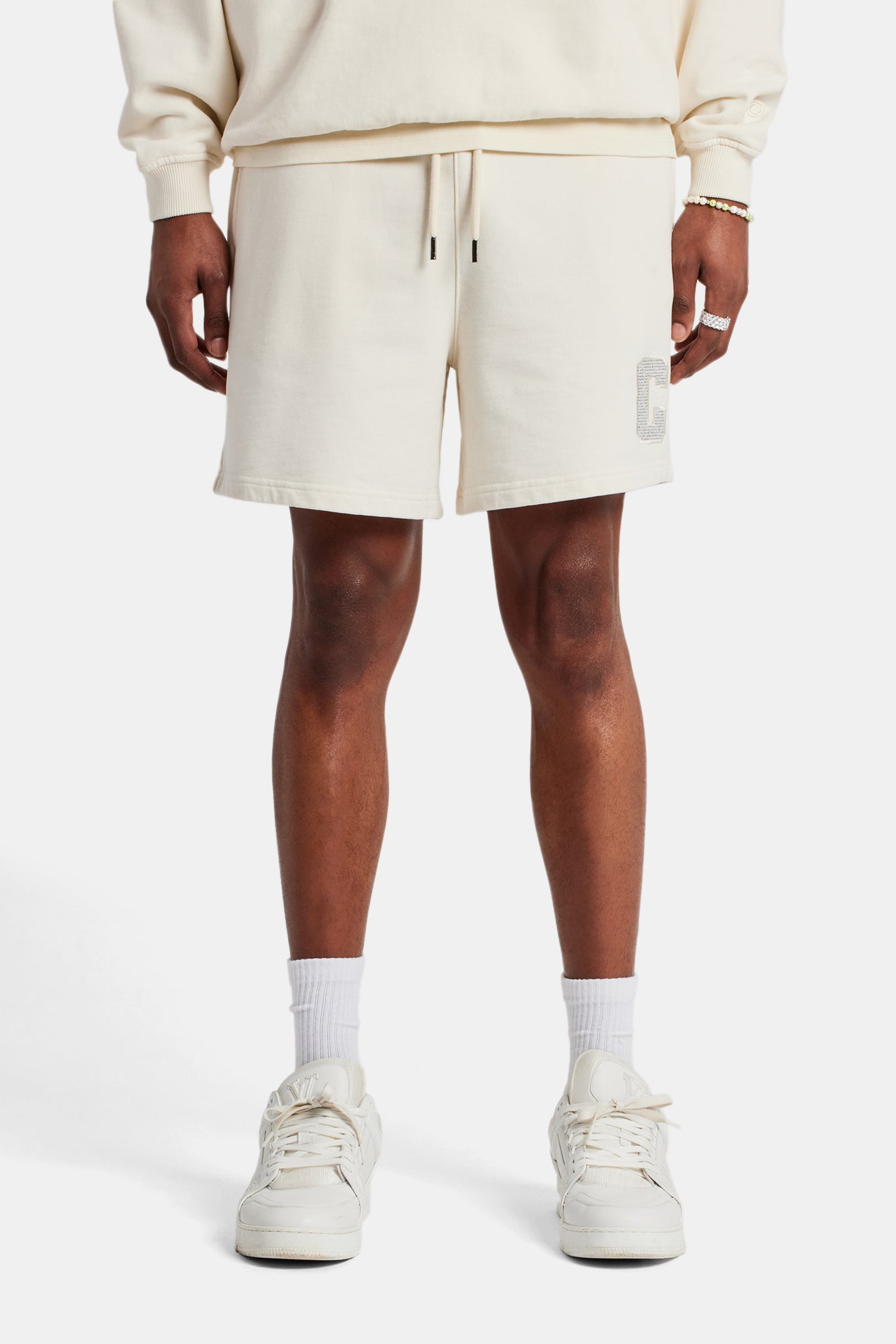 Lockere Shorts mit verziertem C - Ecru