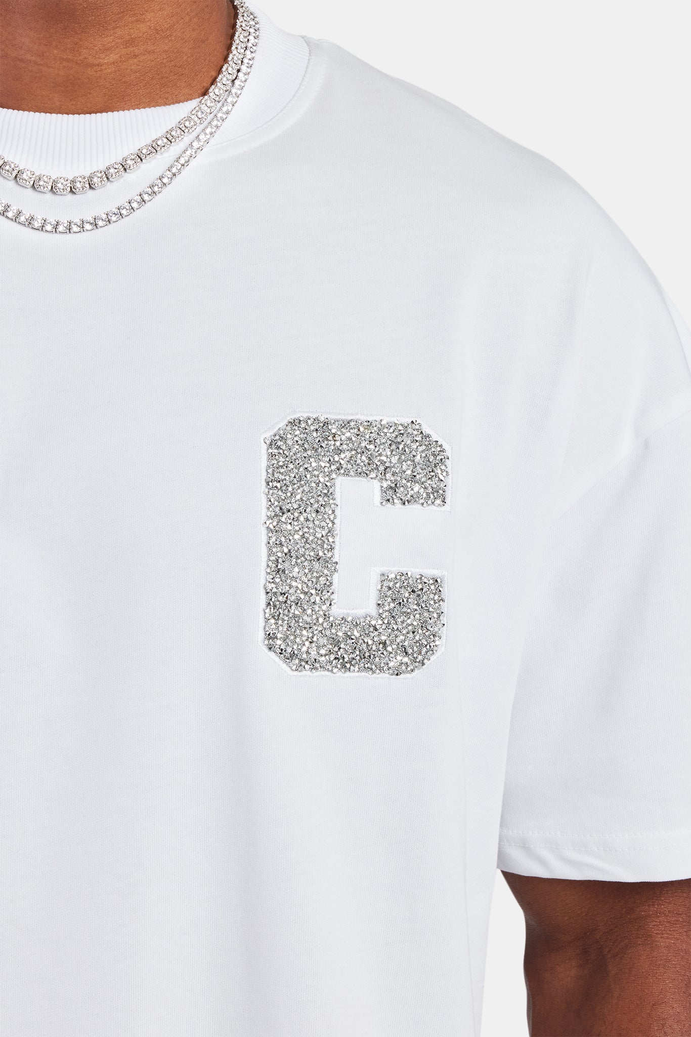 Oversized T-Shirt mit C-Strass-Applikation - Weiß
