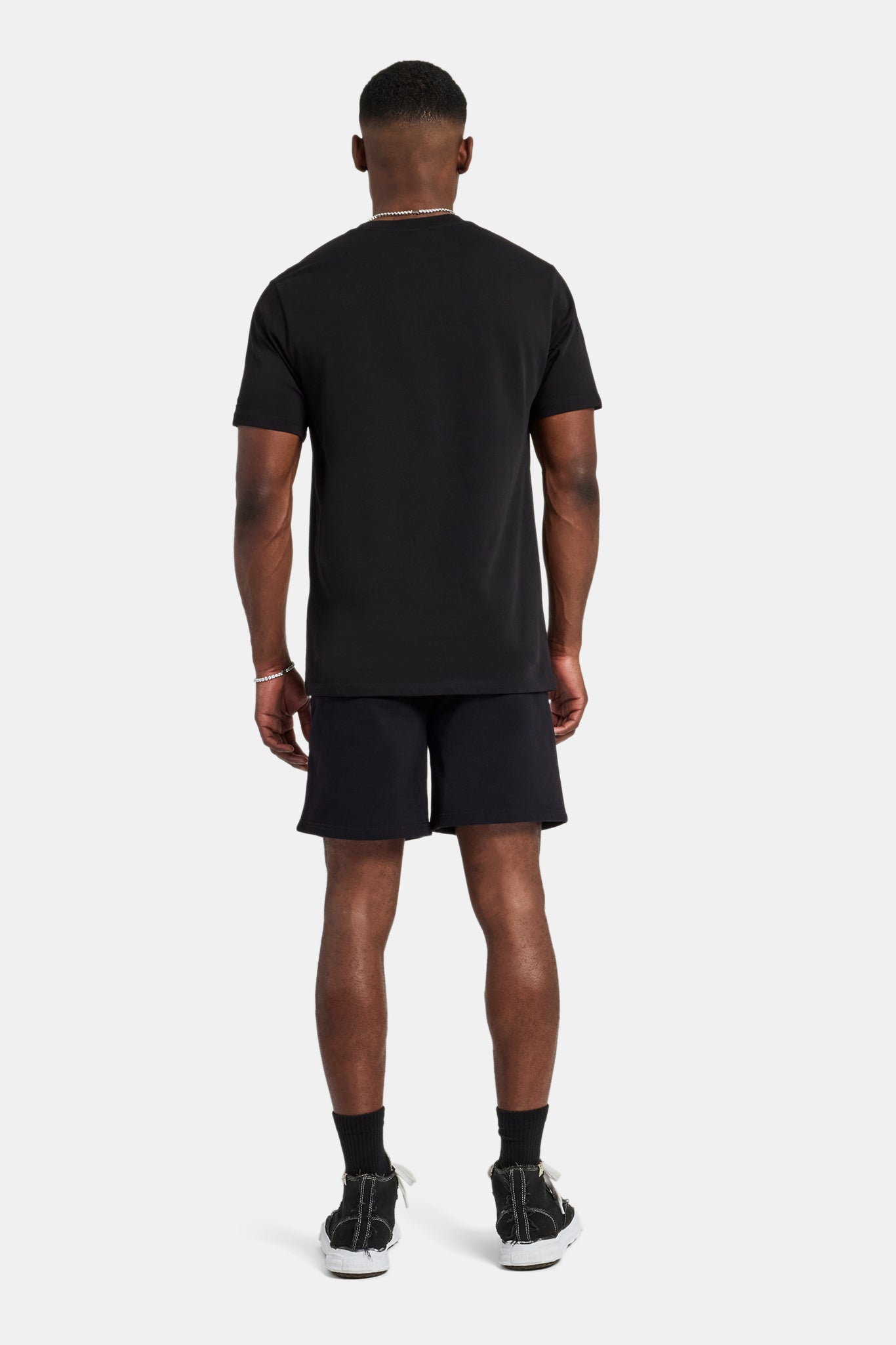 Set aus T-Shirt und Shorts mit C-Verzierung - Schwarz