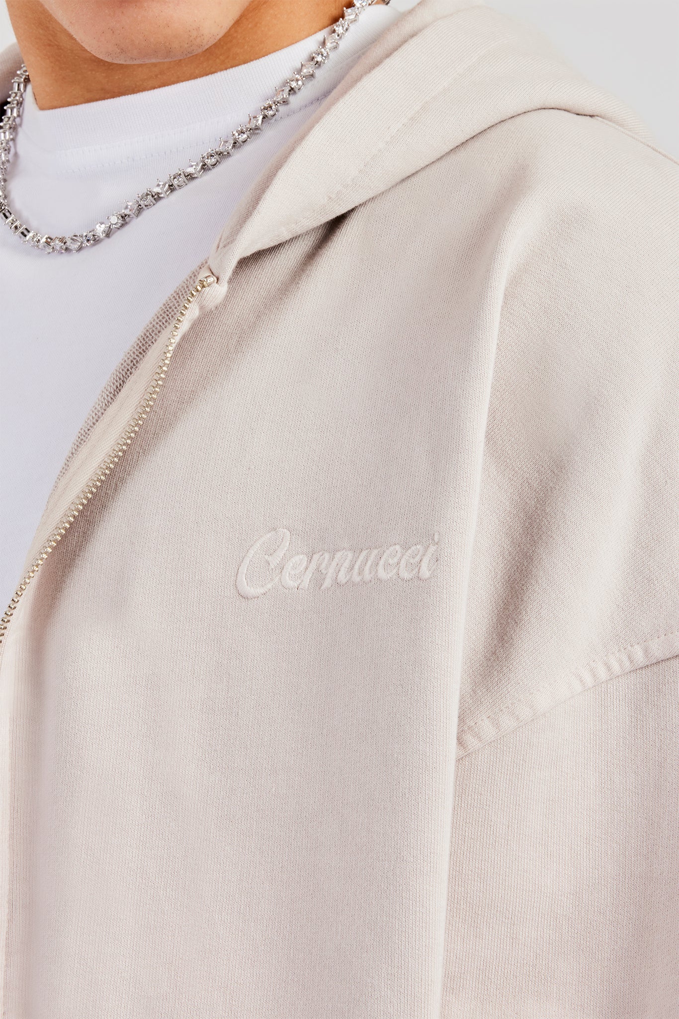 Bestickter Kapuzenpullover mit durchgehendem Reißverschluss – verwaschener Stein