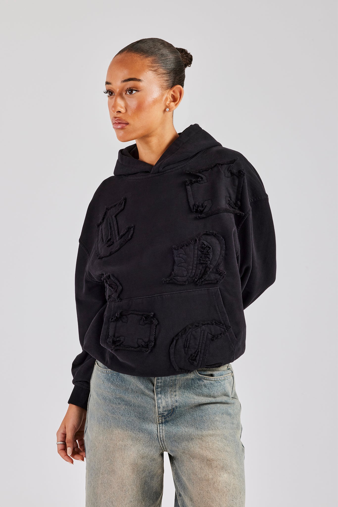 Kapuzenpullover mit Distressed-Applikation für Damen - Schwarz