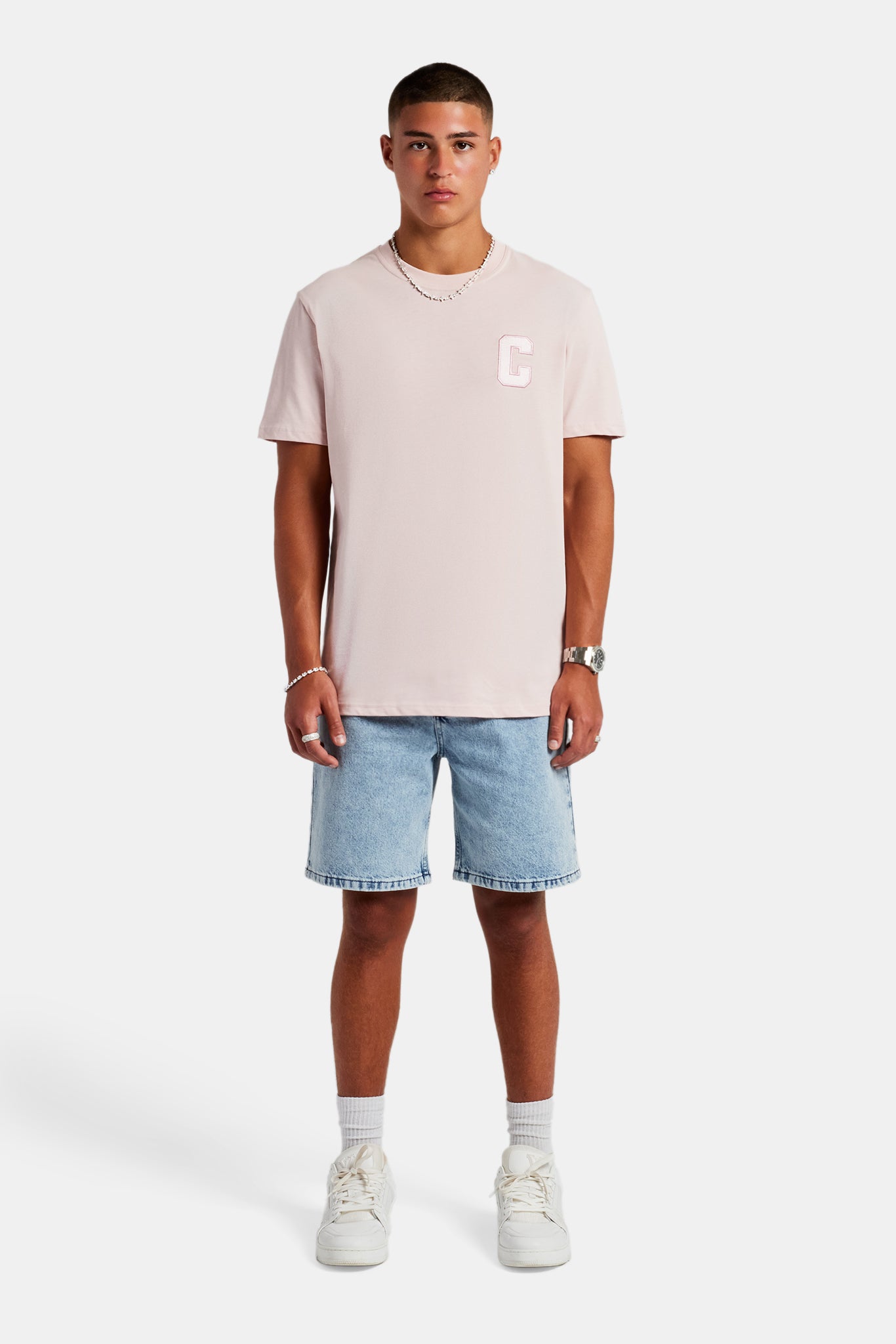 T-Shirt mit C-Stickerei - Hellrosa