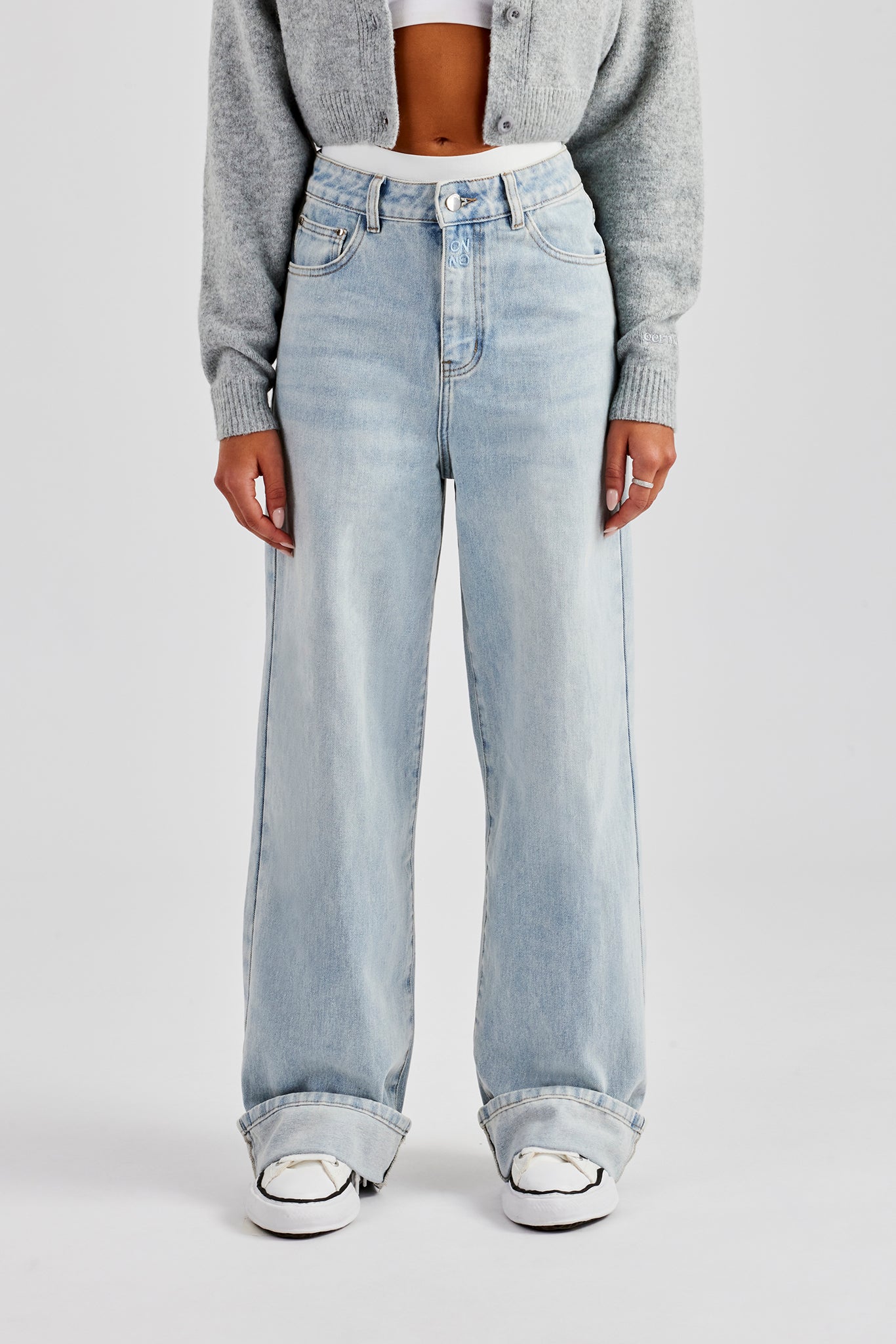 Baggy-Jeans mit Umschlagbund - Eisblau