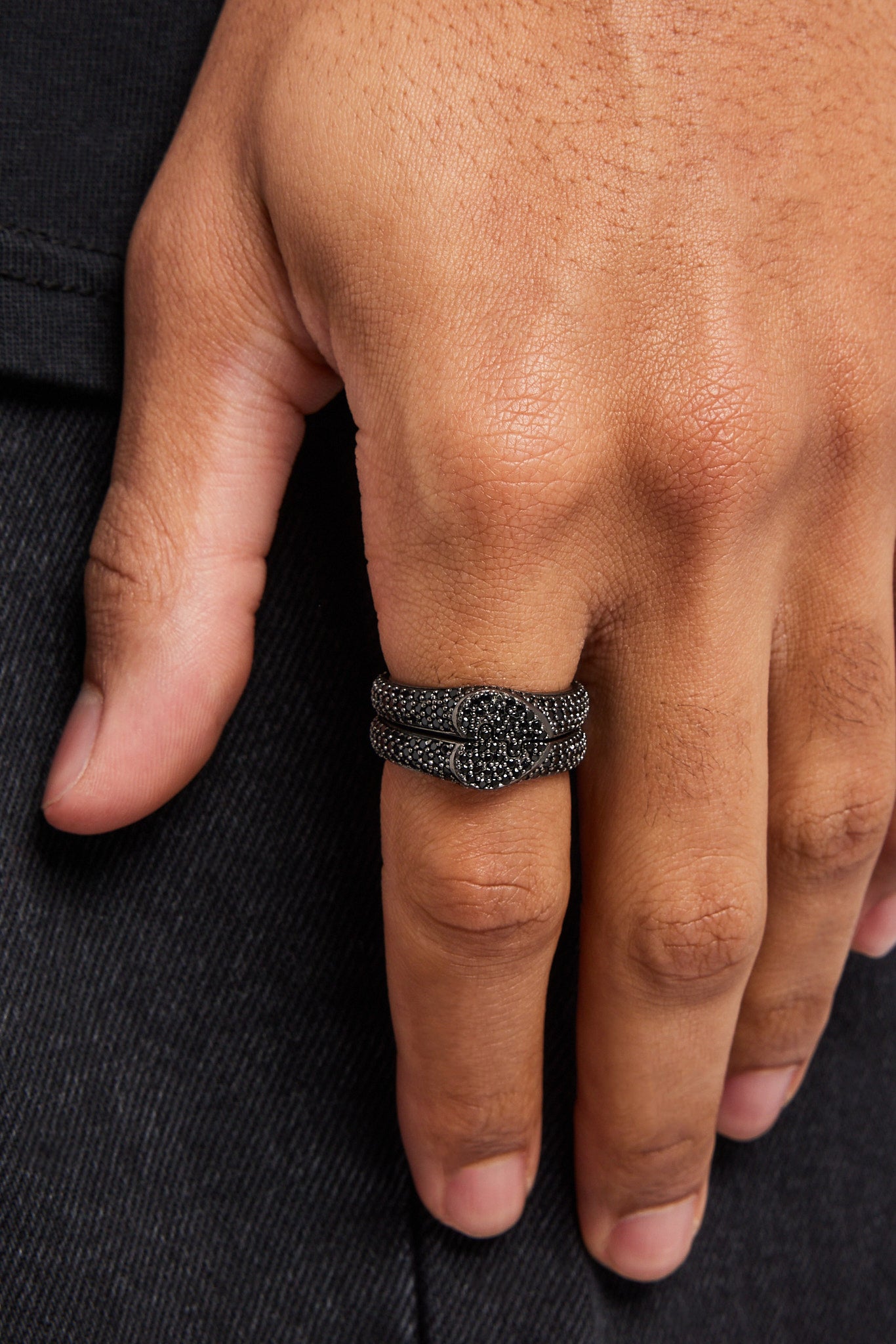 Iced Connecting Heart Ring - Schwarz