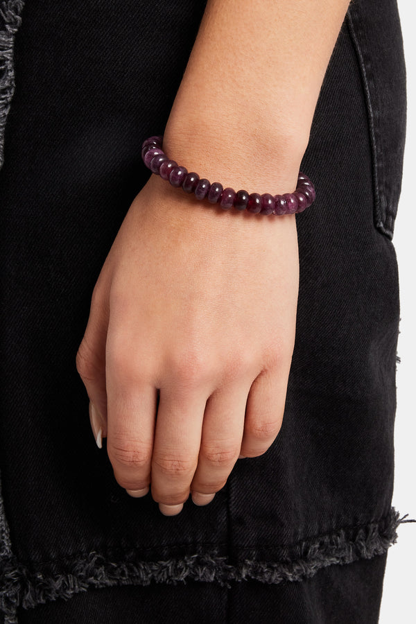 Female model wearing the amethyst bead bracelet 