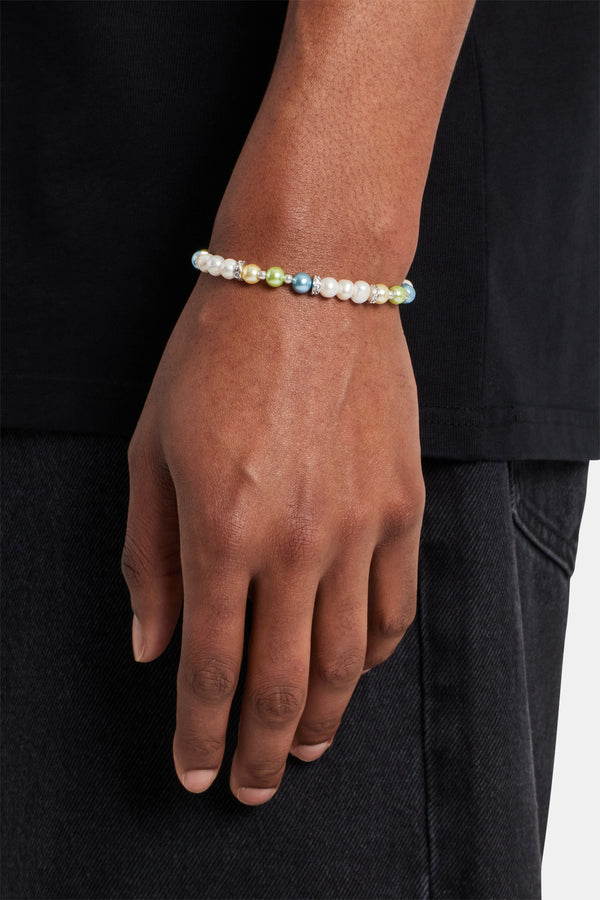 Male model wearing the Fresh water pearl bead & ice bracelet 