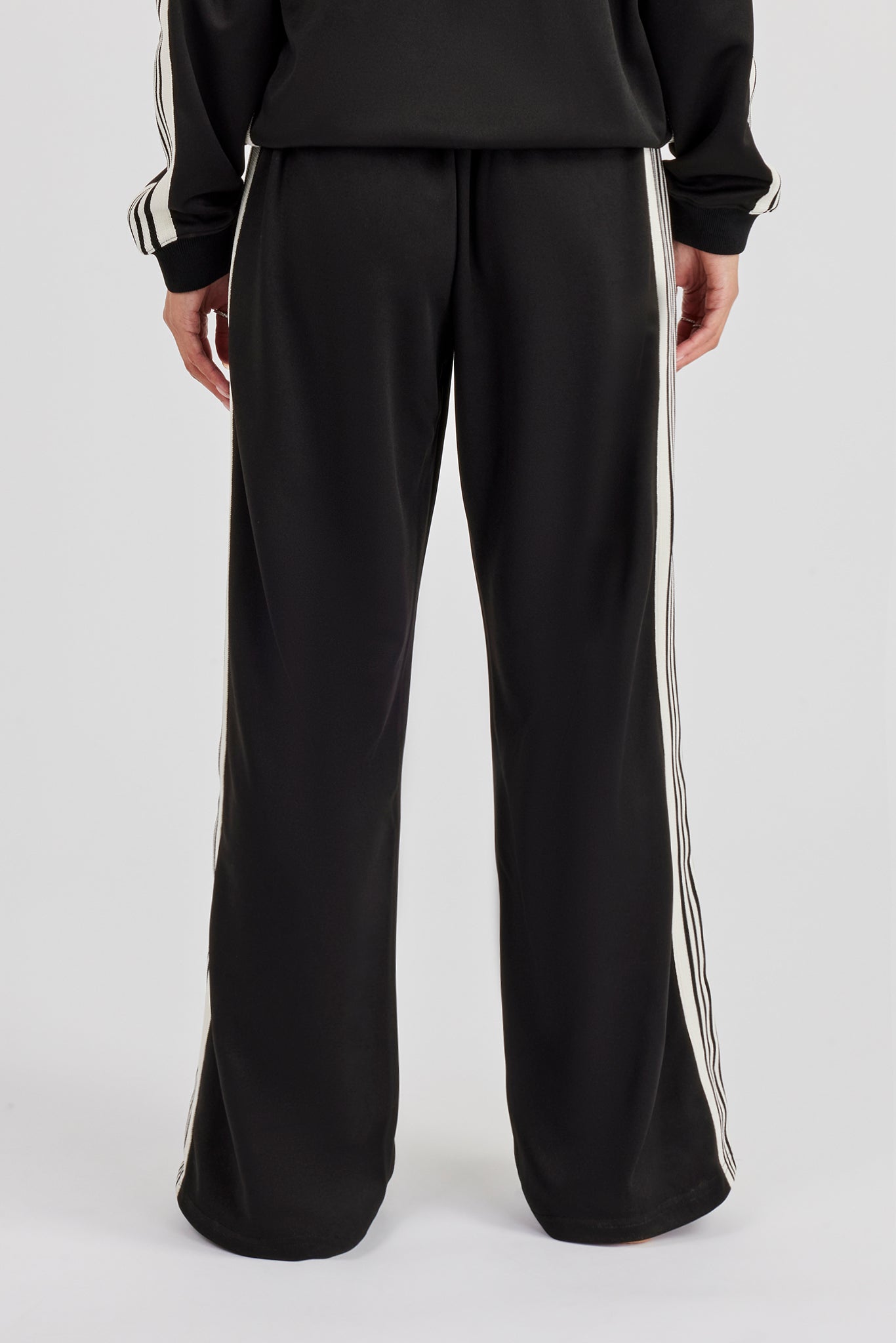 Damen-Trainingshose mit weitem Bein und glattem Polyesterband – Schwarz