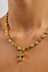 Damenkette mit eisbesetztem Anhänger, Kreuz- und Motivverzierung und mehreren Edelsteinen – 6 mm – Gold