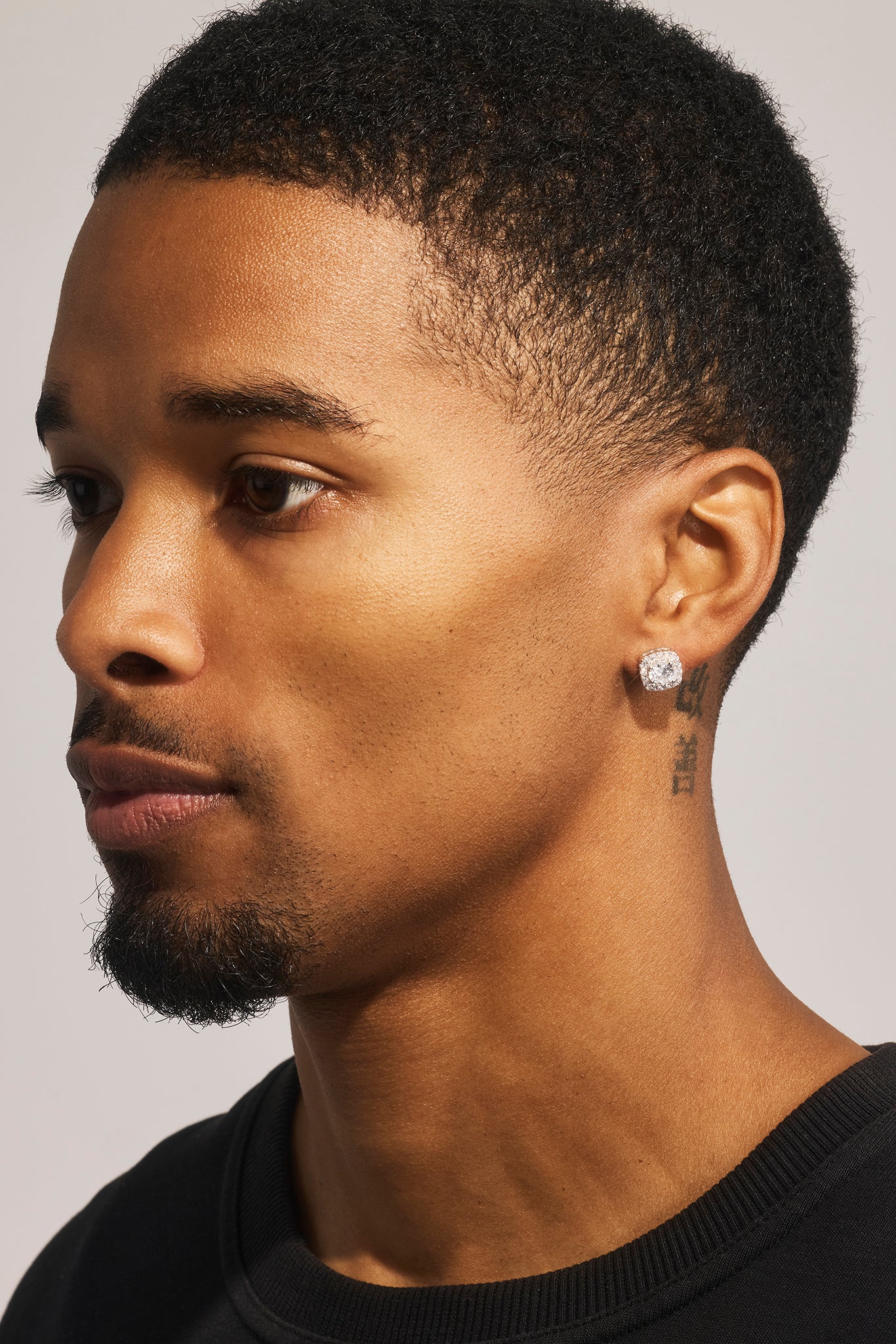 Ohrstecker mit Zirkonia-Cluster – 10 mm – Weiß