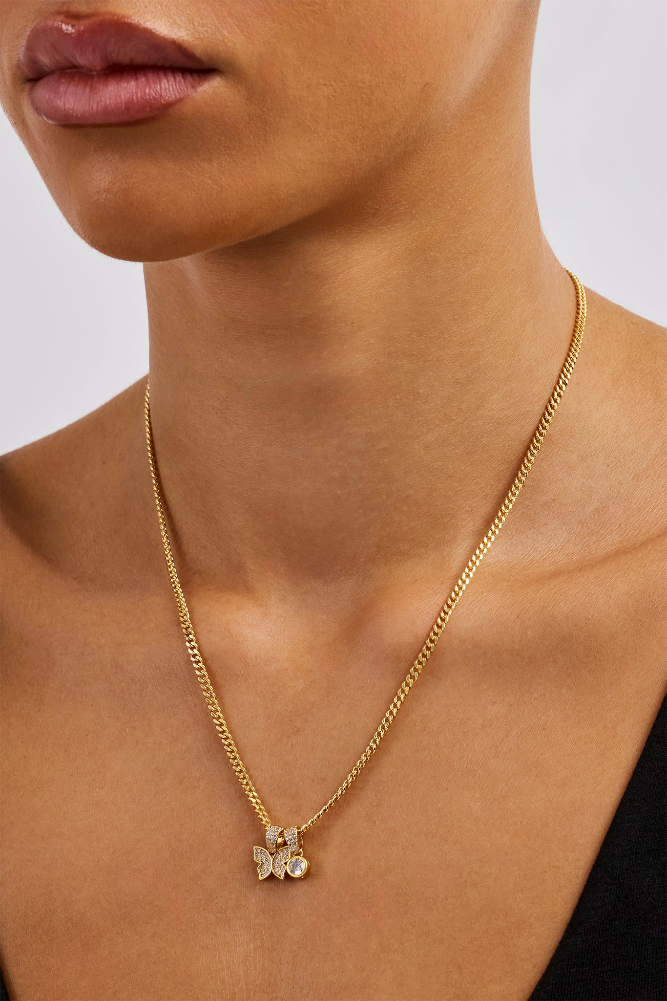 Halskette mit Schmetterlingsanhänger (15 mm) – Gold