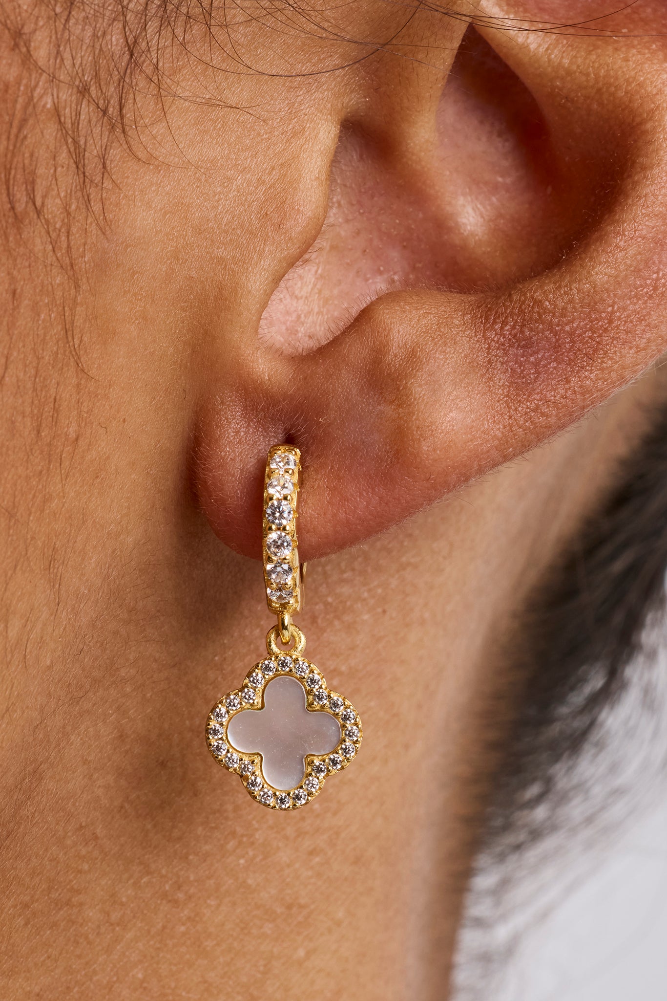 Ohrhänger aus Perlmutt – 10 mm – Gold