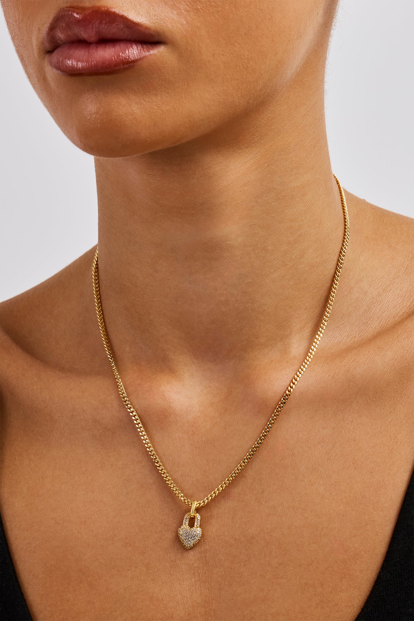 Halskette mit herzförmigem Anhänger aus Eisglas – 15 mm – Gold