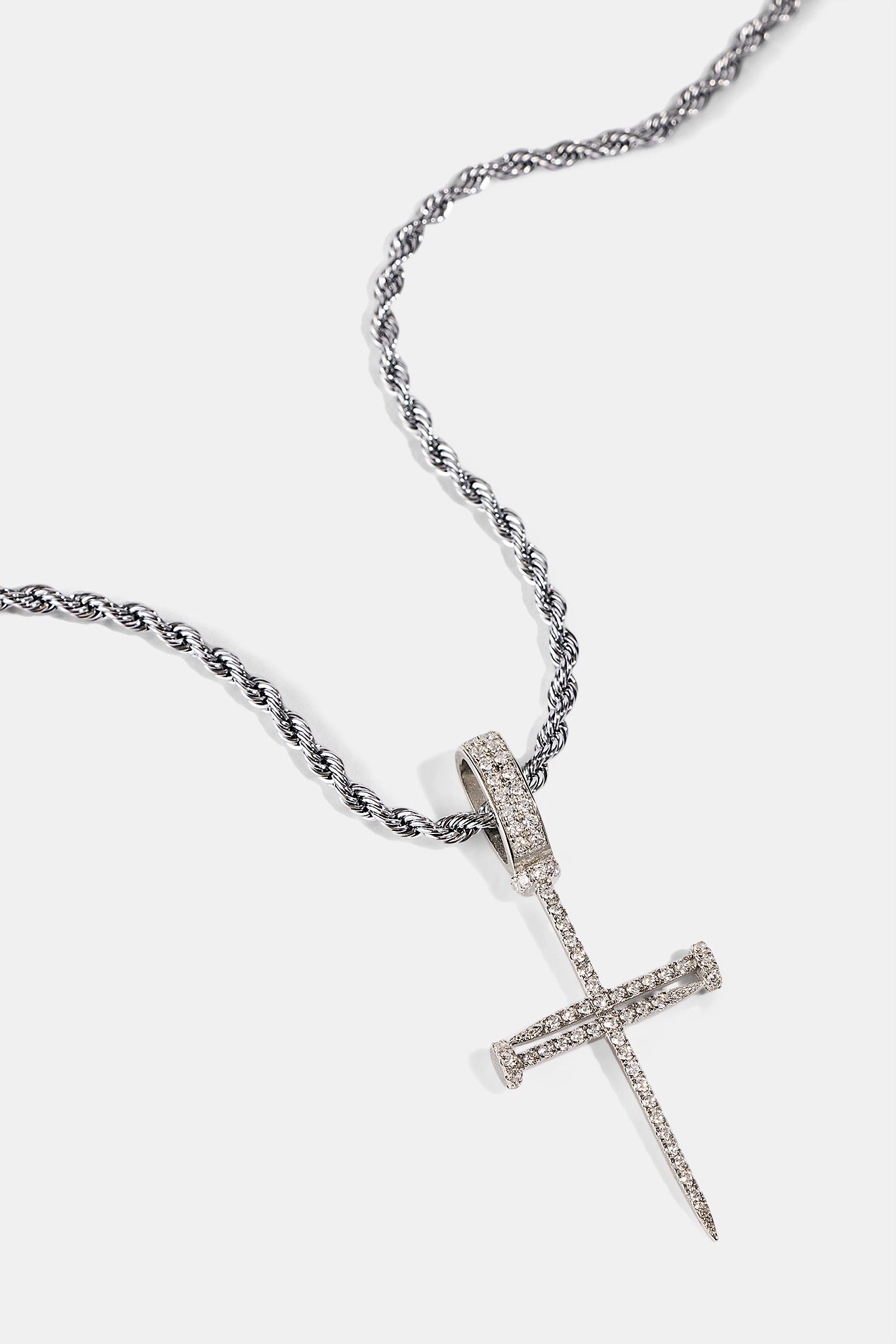 Vereiste Nagelkreuz-Anhänger-Halskette mit Seil - 20 mm - Weiß