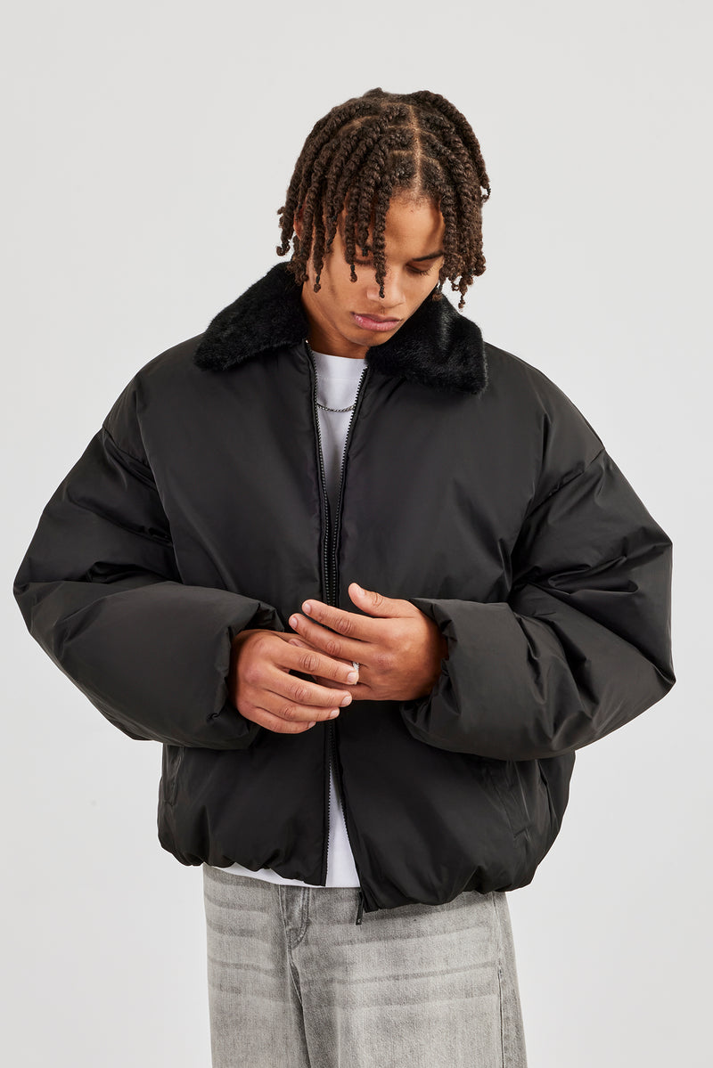 Oversize-Bomberjacke mit Pelzkragen - Schwarz