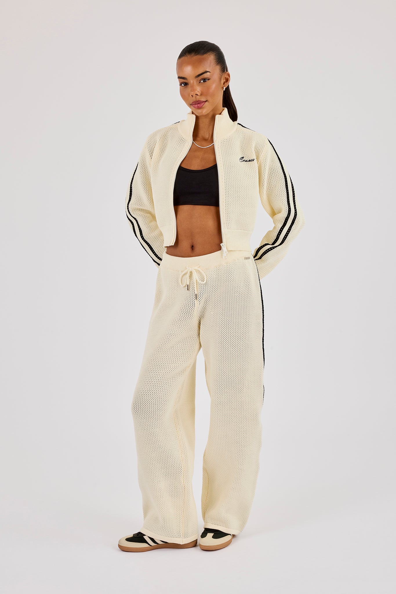 Trainingsjacke mit Stehkragen und weitem Bein, verziert mit Strickbändern – Off-White