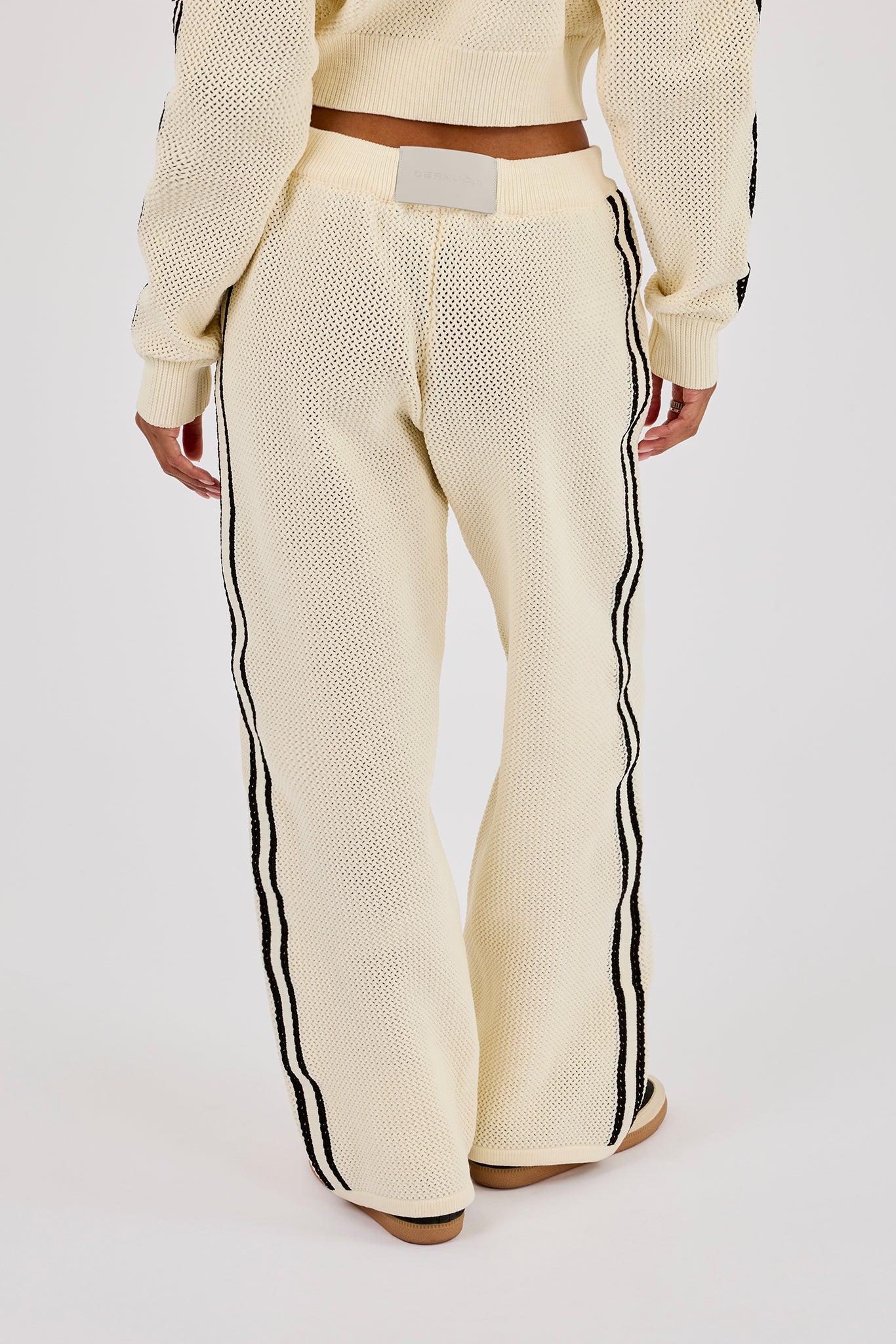 Jogginghose mit weitem Bein und Strickband – Cremeweiß