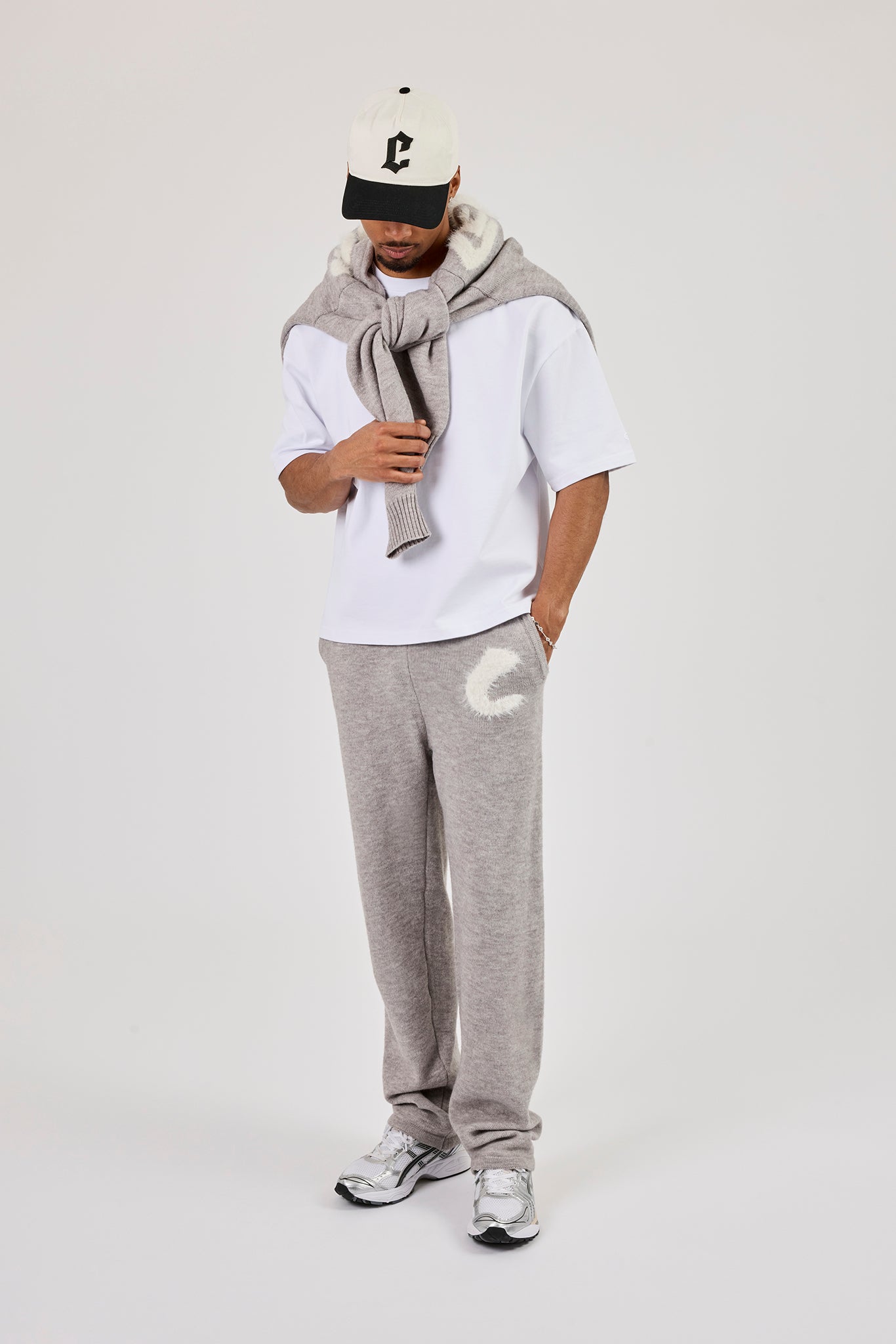 Flauschiger Jogginganzug mit C-Intarsienmuster - Grau