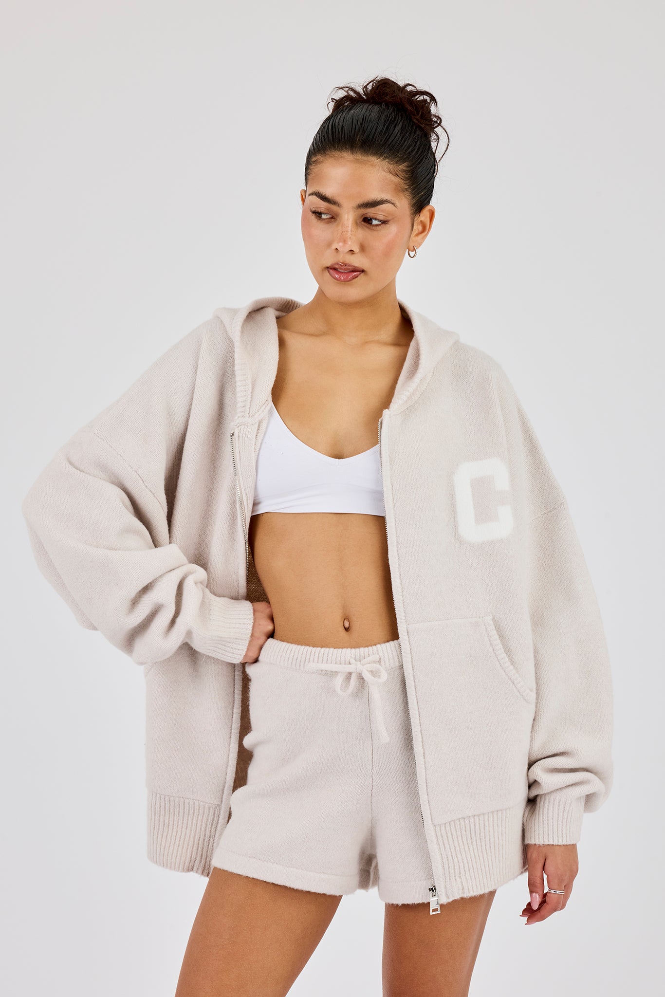 Kapuzenpullover mit Reißverschluss und Shorts – Haferflockenfarben