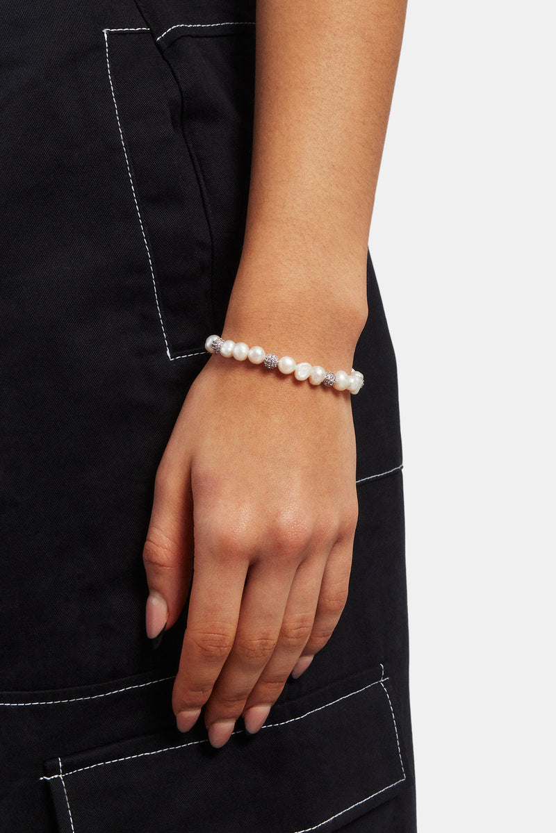 Armband mit Perlen und rosa Eiskugeln