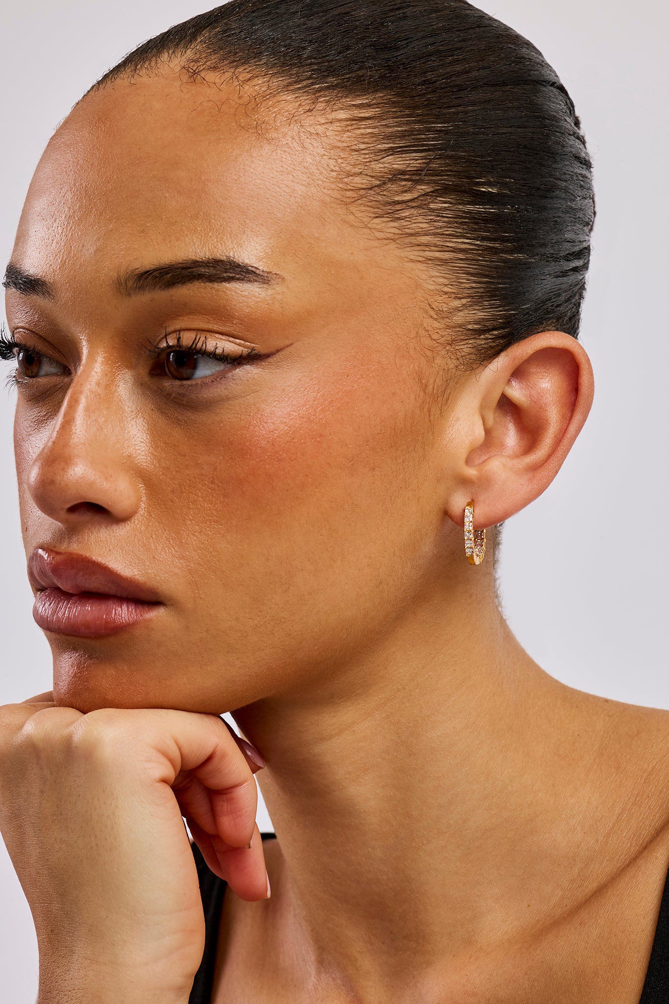 Eisgeschwärzte Baguette-Creolen – 20 mm – Gold