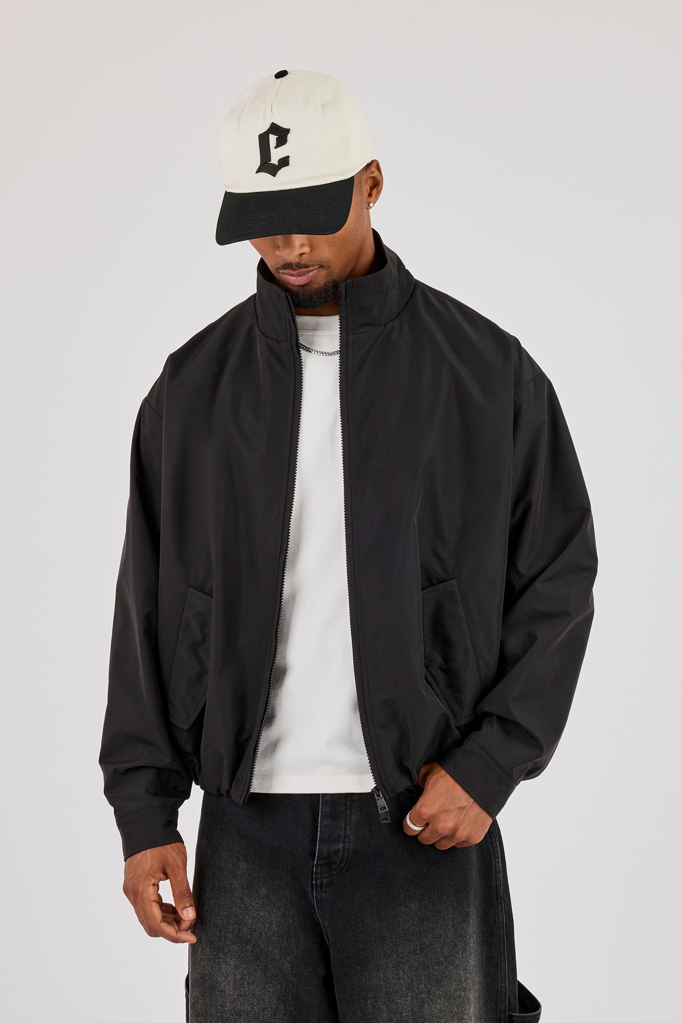 Trichterhals-Nylonjacke – Schwarz