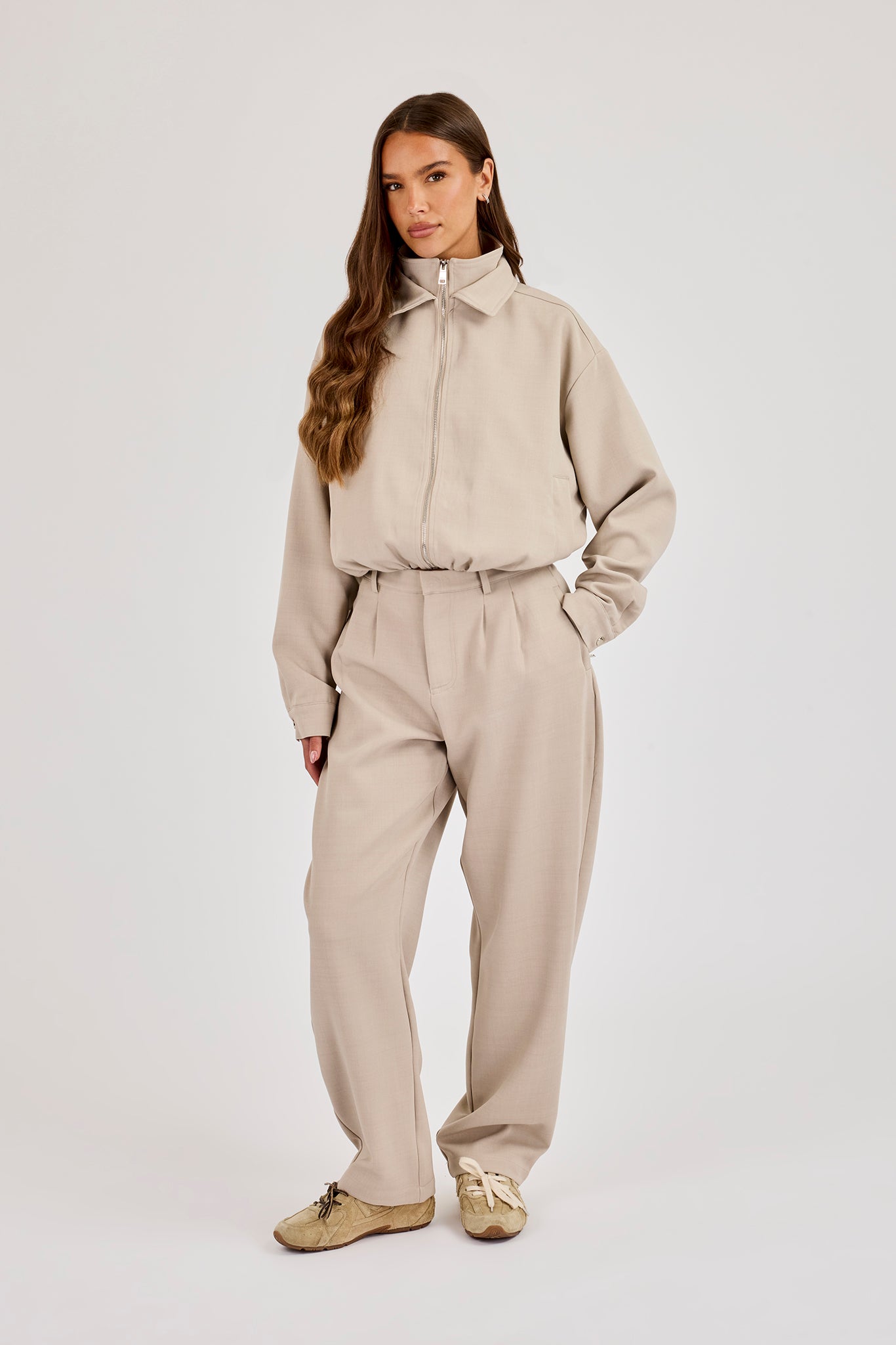 Jacke aus gewebtem Stoff mit Stickereien & Hose mit Barrel-Leg - Beige