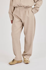Gewebte Hose mit ausgestelltem Bein – Beige
