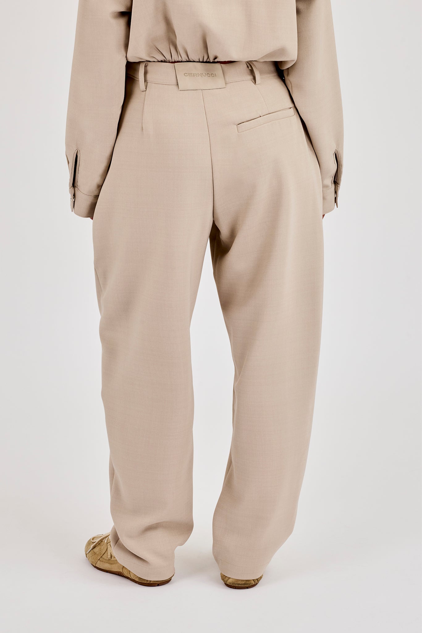 Gewebte Hose mit ausgestelltem Bein – Beige