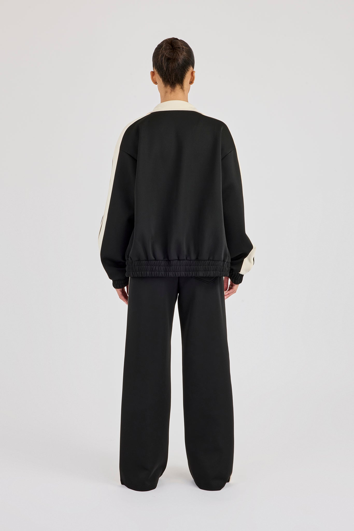 Trainingsjacke und -hose mit Kontraststreifen – Schwarz