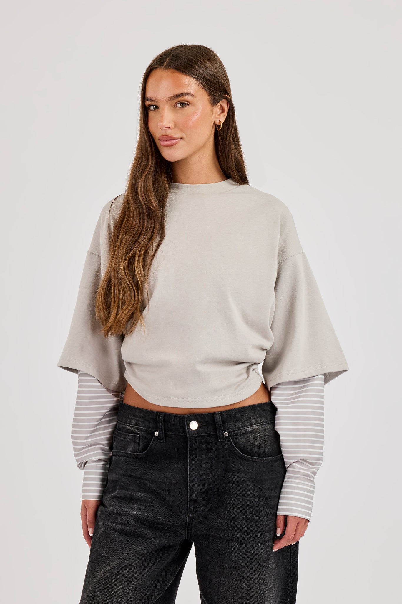 Kurzes Oversized T-Shirt mit Lagen-Shirt - Hellgrau