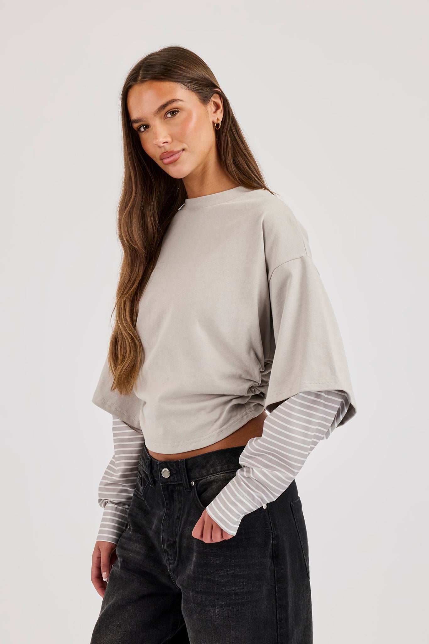 Kurzes Oversized T-Shirt mit Lagen-Shirt - Hellgrau