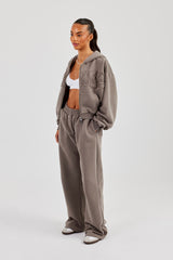 Jogginghose mit weitem Bein und Applikationslogo (verwaschen) – Grau