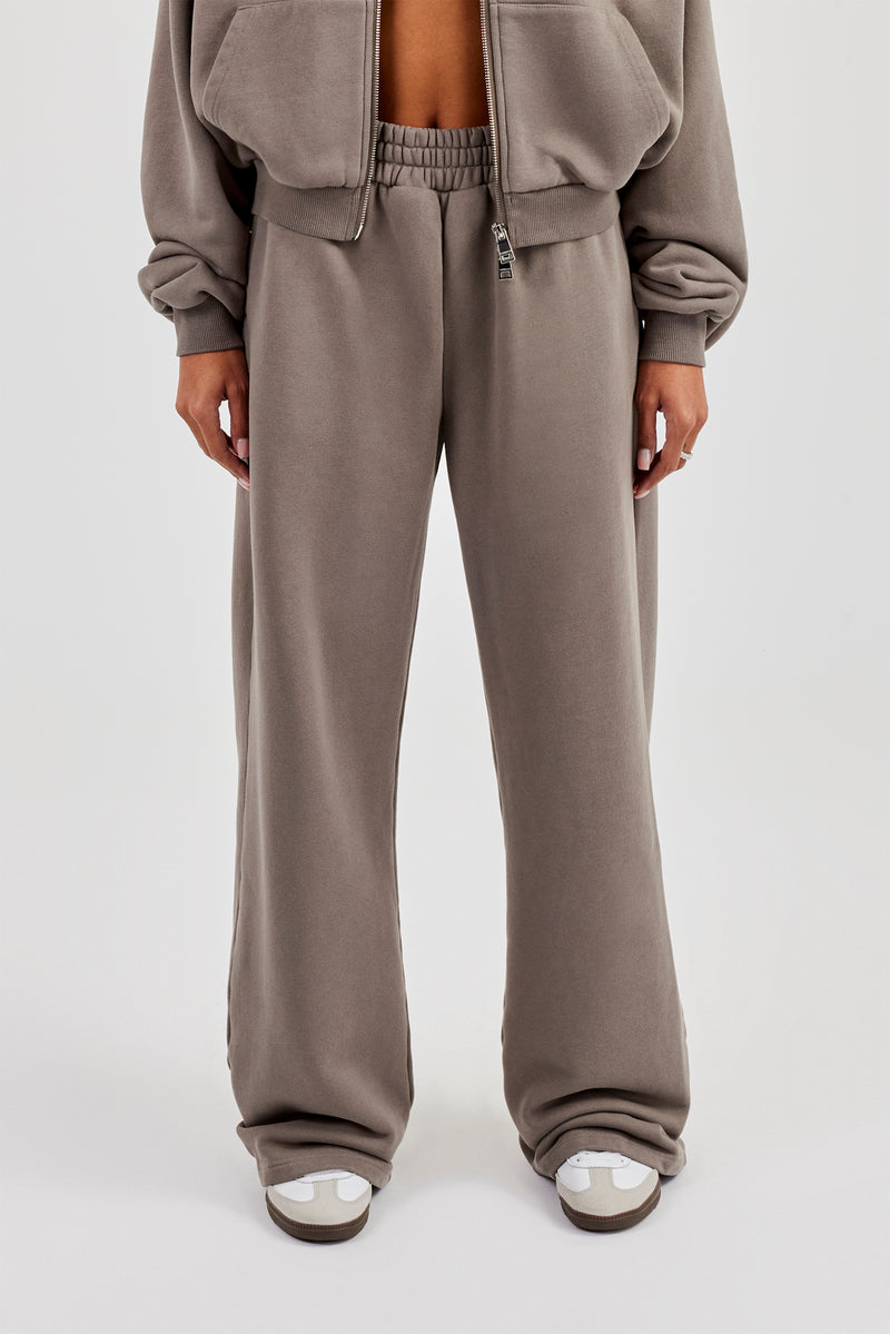 Jogginghose mit weitem Bein und Applikationslogo (verwaschen) – Grau