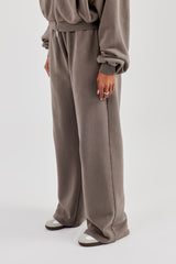 Jogginghose mit weitem Bein und Applikationslogo (verwaschen) – Grau