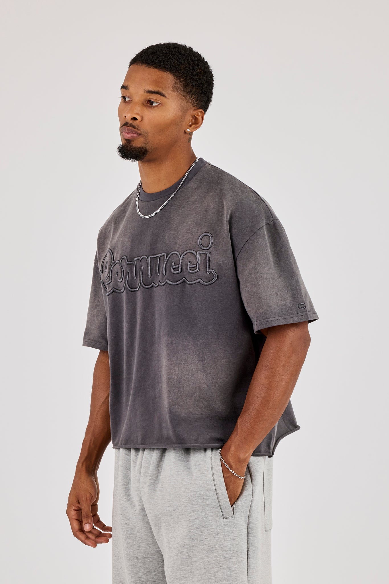 T-Shirt mit verwaschenem, besticktem Muster - Grau