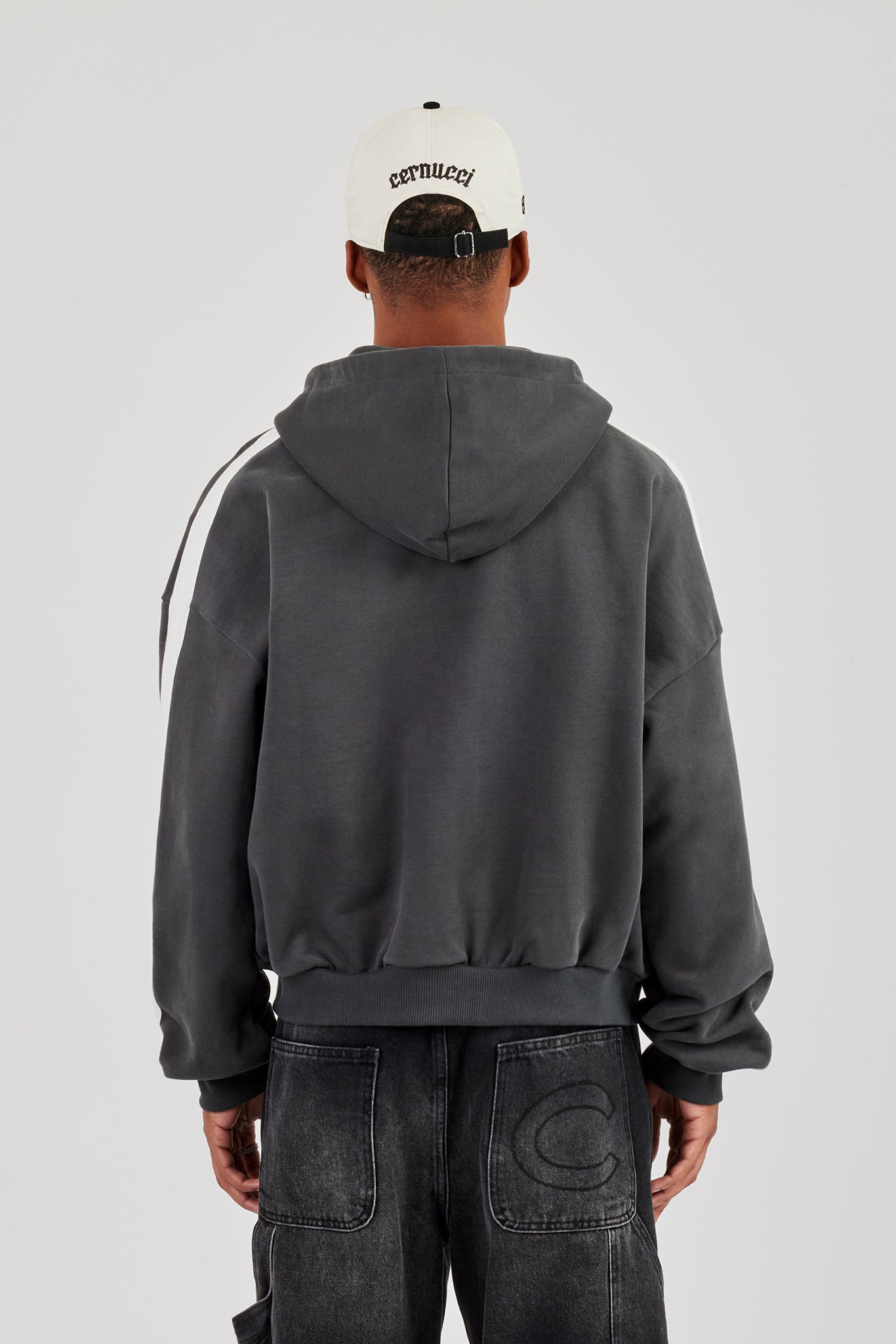 86 – Kastenförmiger Kapuzenpullover mit durchgehendem Reißverschluss und Taping – Anthrazit