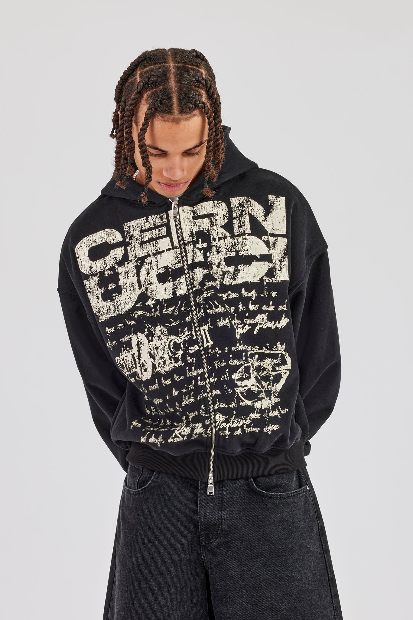 Verwaschener, kastenförmiger Kapuzenpullover mit durchgehendem Reißverschluss und Print - Schwarz