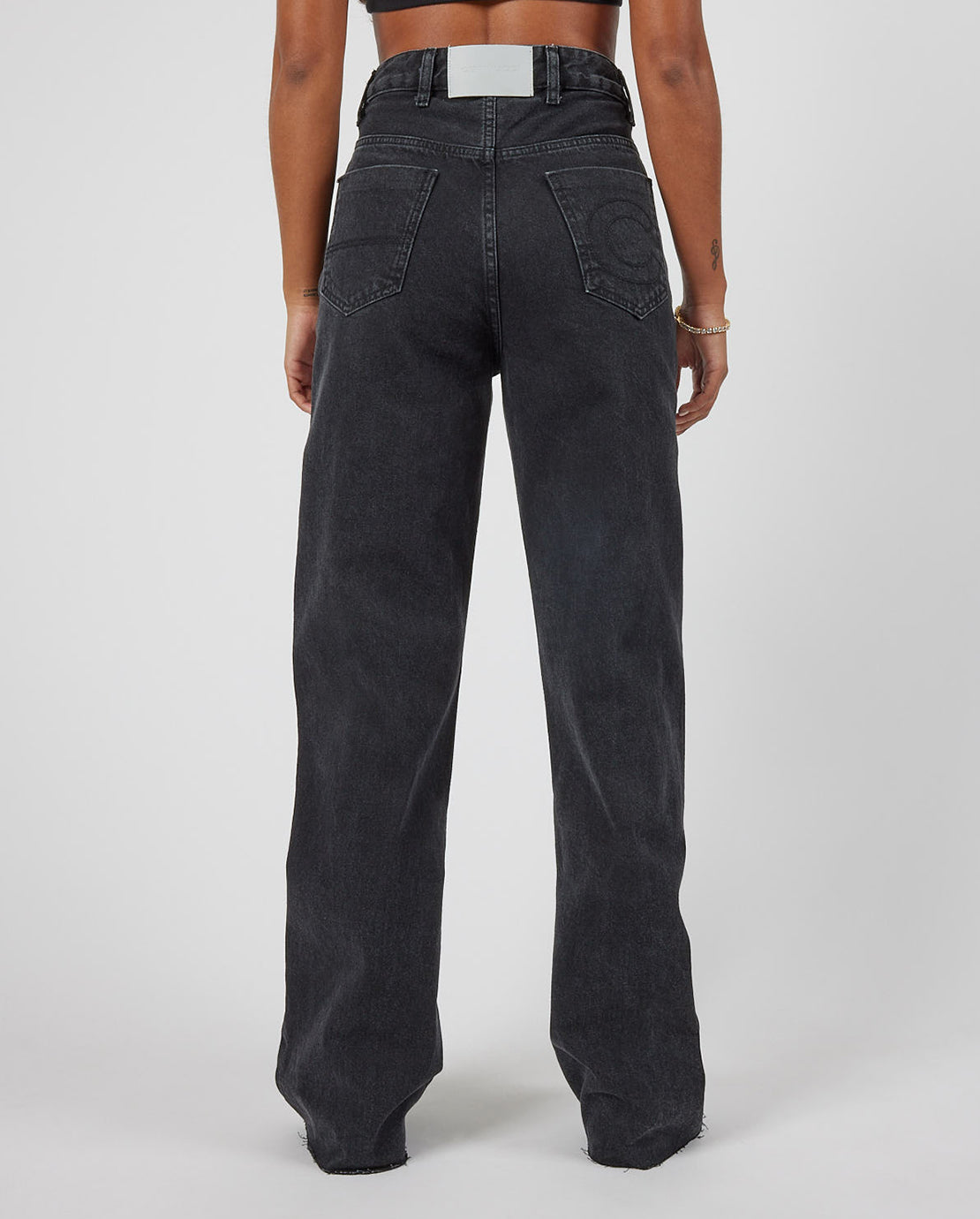 Baggy-Jeans mit Rissen am Knie – verwaschenes Schwarz