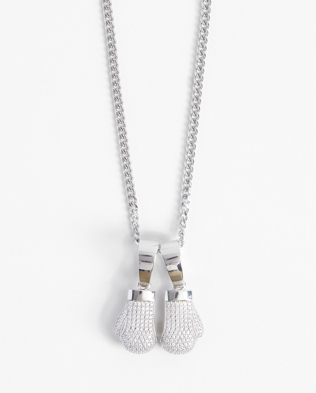 Halskette mit vereisten Boxhandschuhen