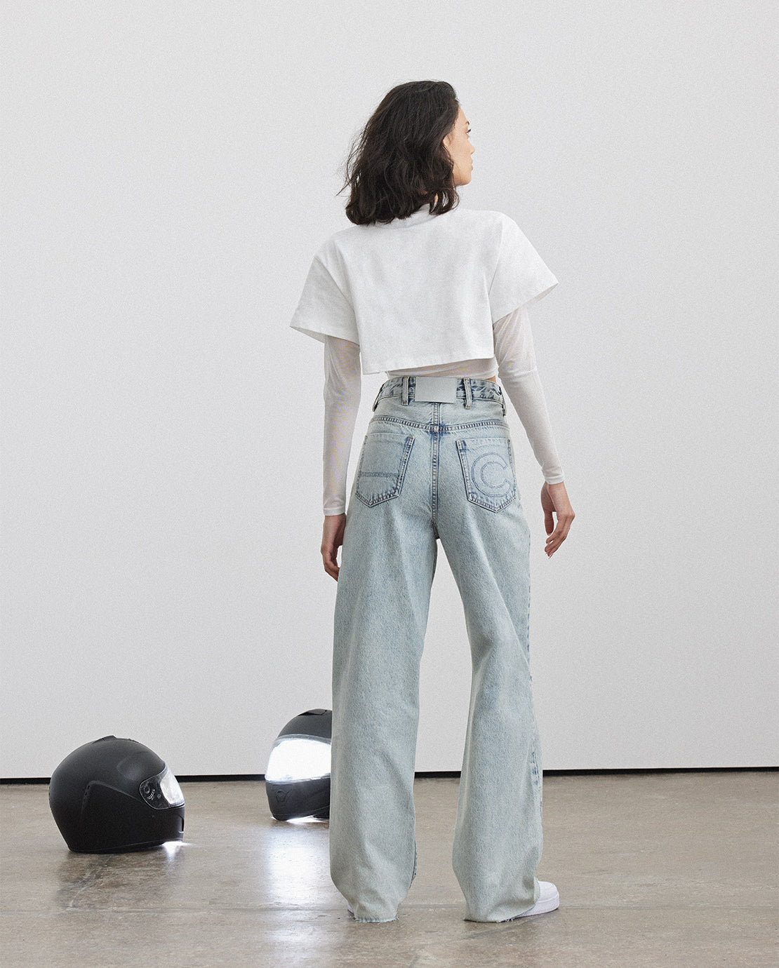 Doppellagiges Crop Top mit Netzärmeln - Weiß